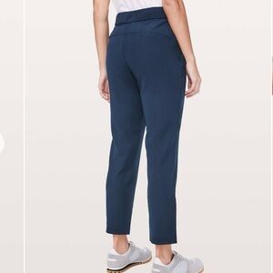 Lululemon On The Fly Pant - True Navy - size 6